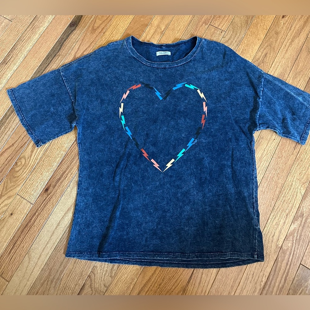 Lauren Moshi Navy Short Sleeve Tee with Rainbow Heart - Picture 2 of 6